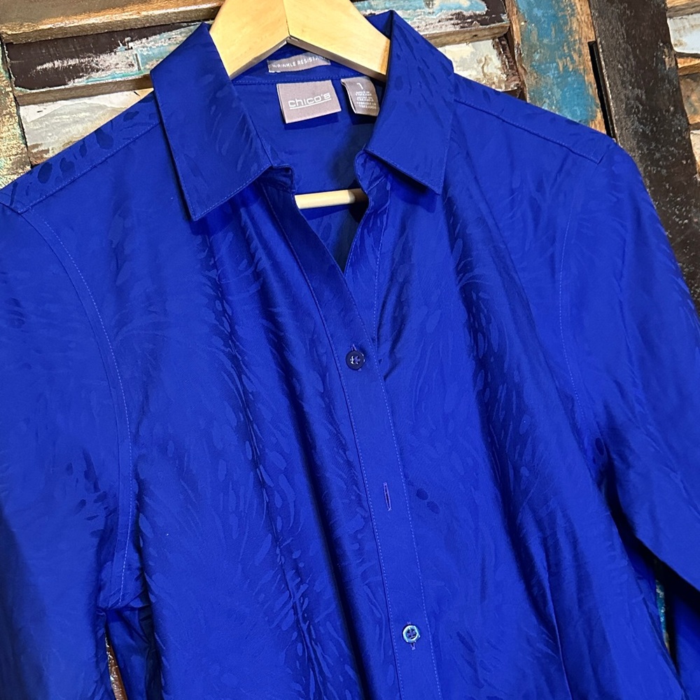 Chico's women’s Vibrant Blue Indigo Shirt Wrinkle Resistant Classic fit